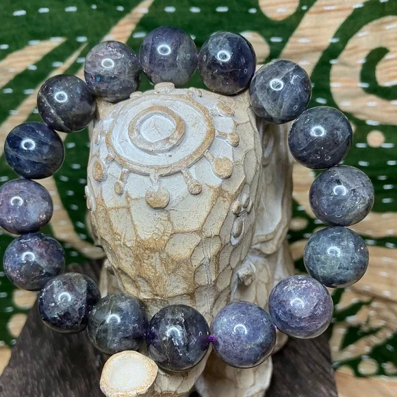 Bloodshot Iolite 13mm - Picture 5 of 5